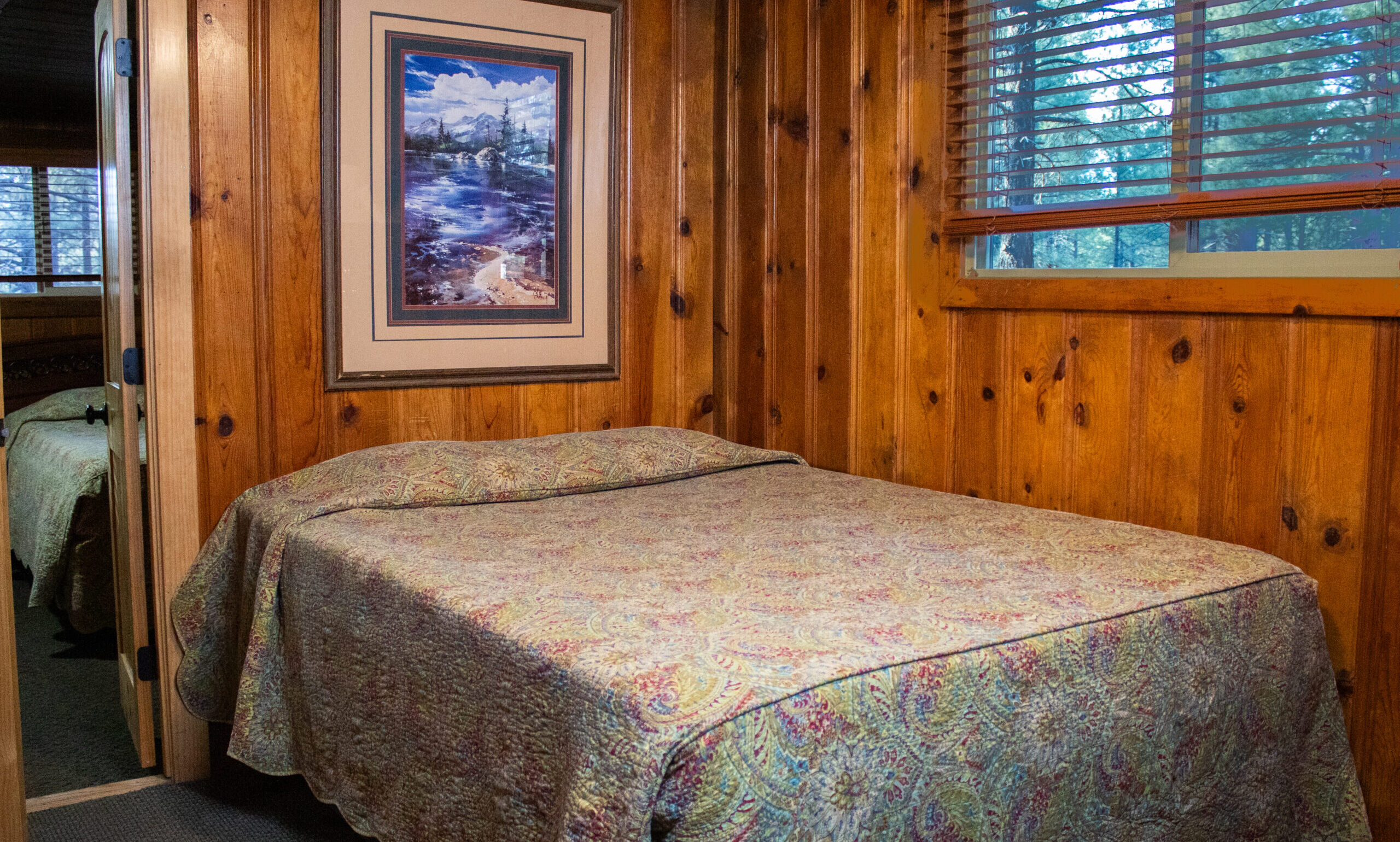 Cabin 2-Front Q Bedroom