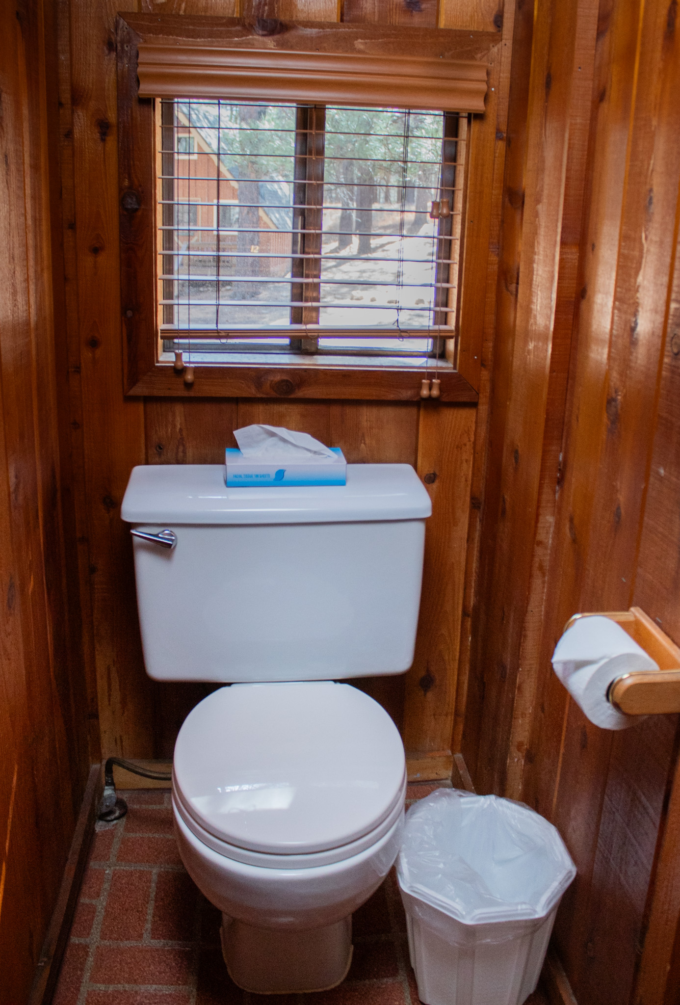 Cabin 13 Upstairs Bathroom