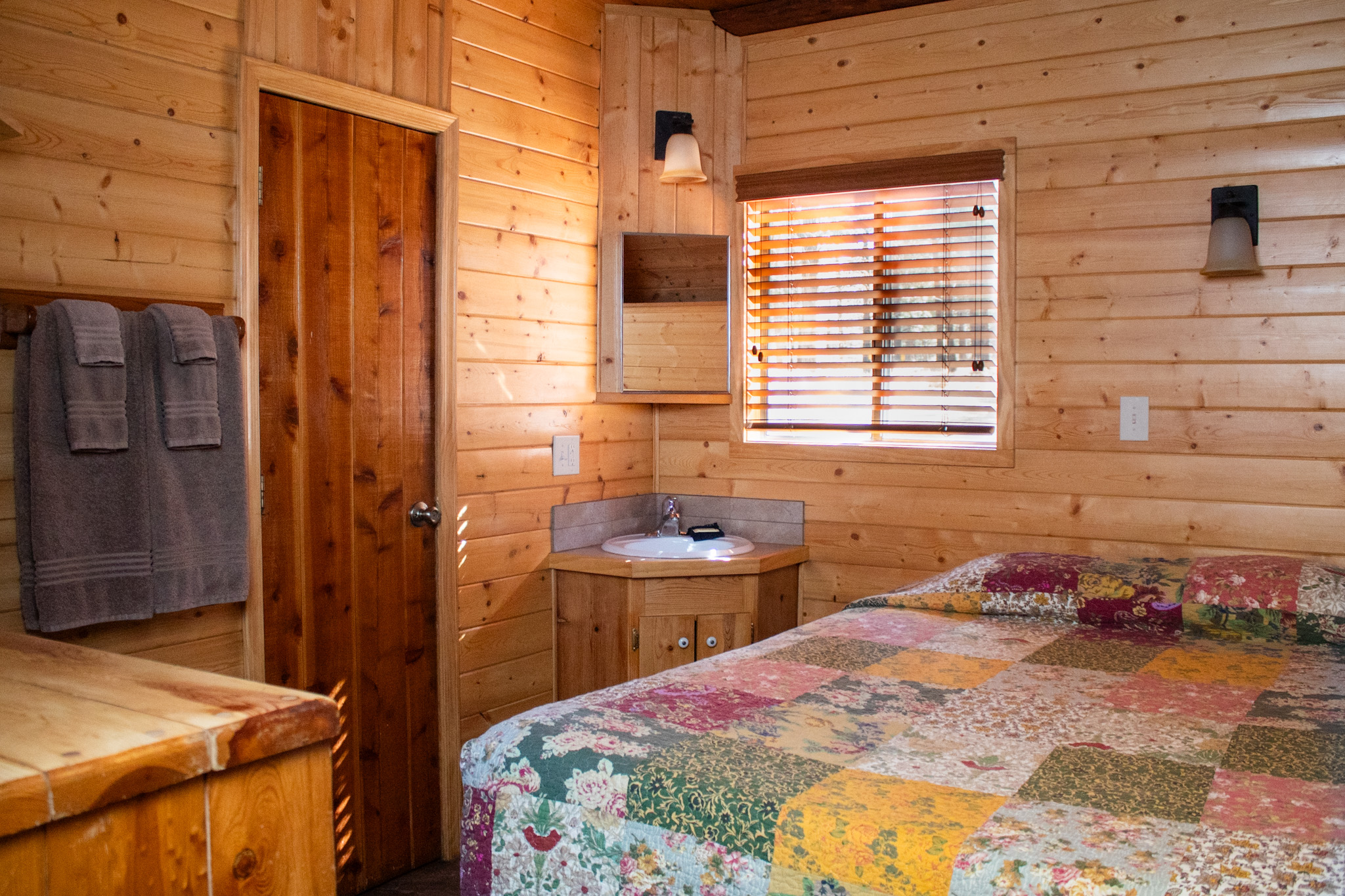 Cabin 13 Downstairs Bedroom