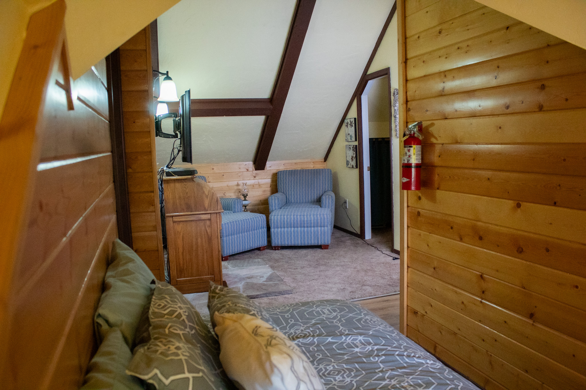 Suite 24 Daybed and Sitting Area