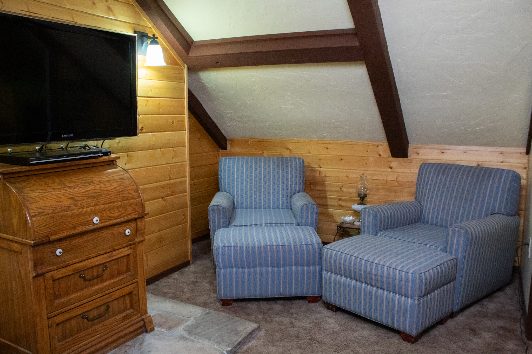 Suite 24 TV and Chairs
