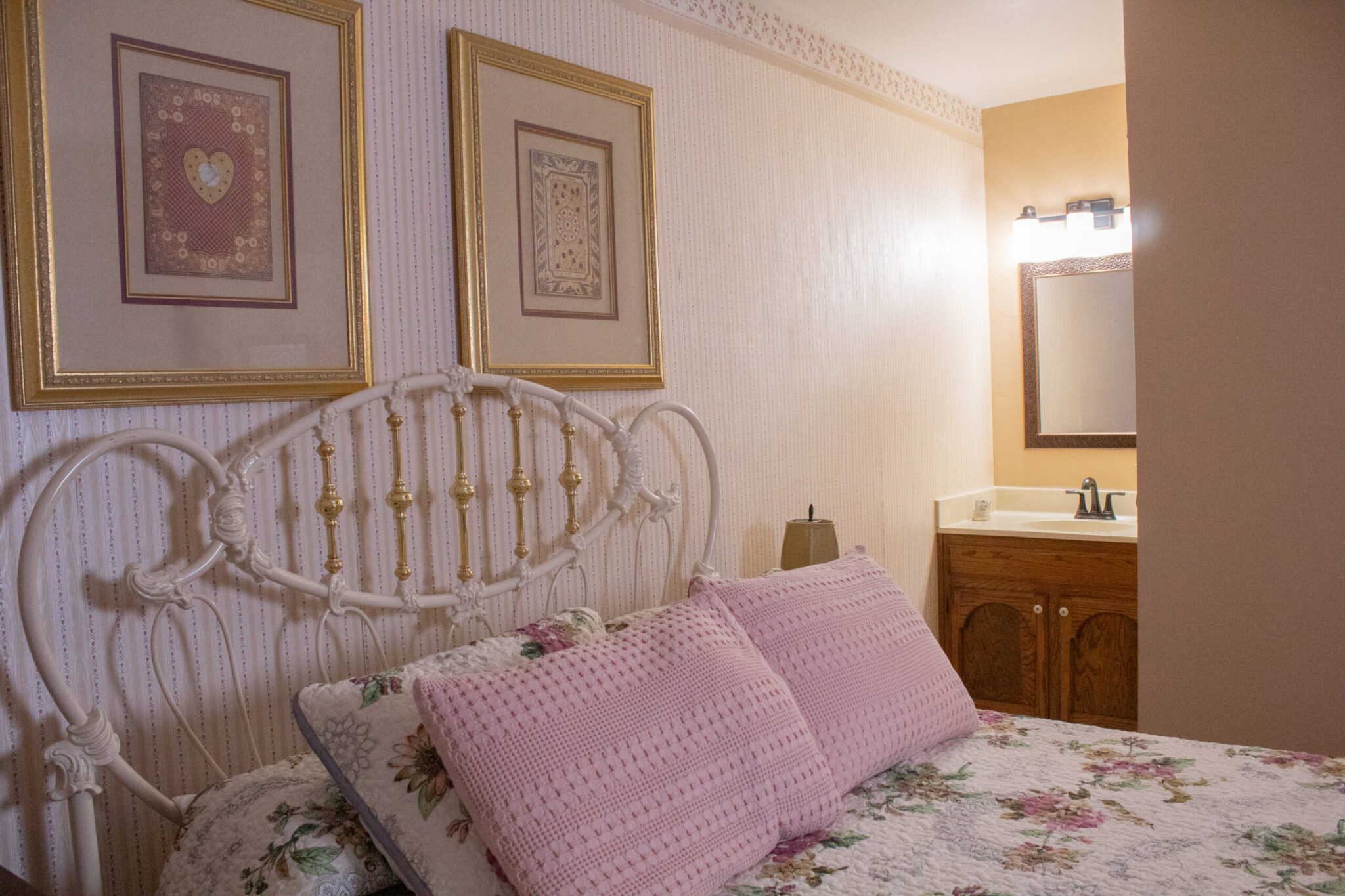 Suite 22 Vanity