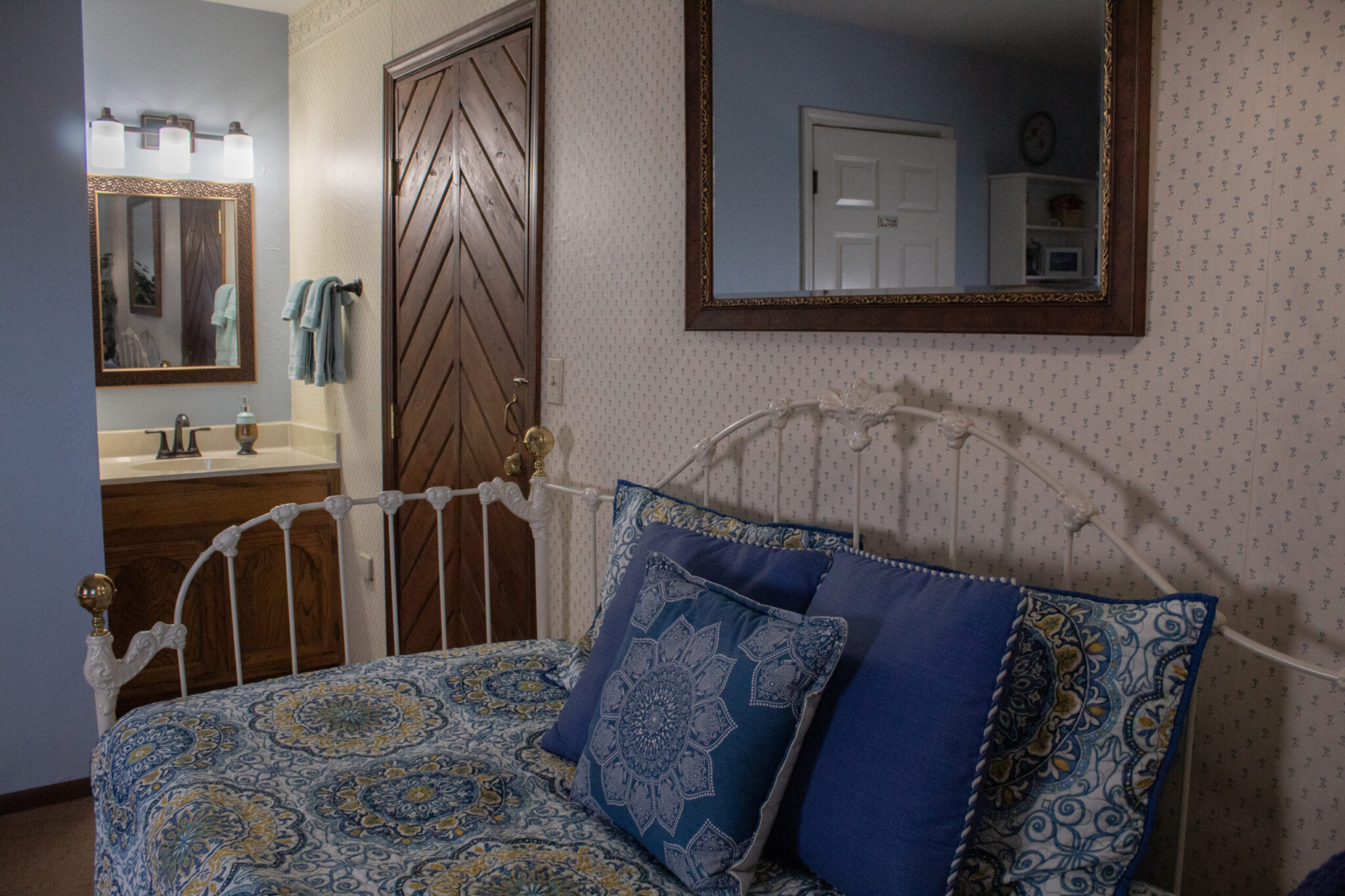 Suite 23 Vanity